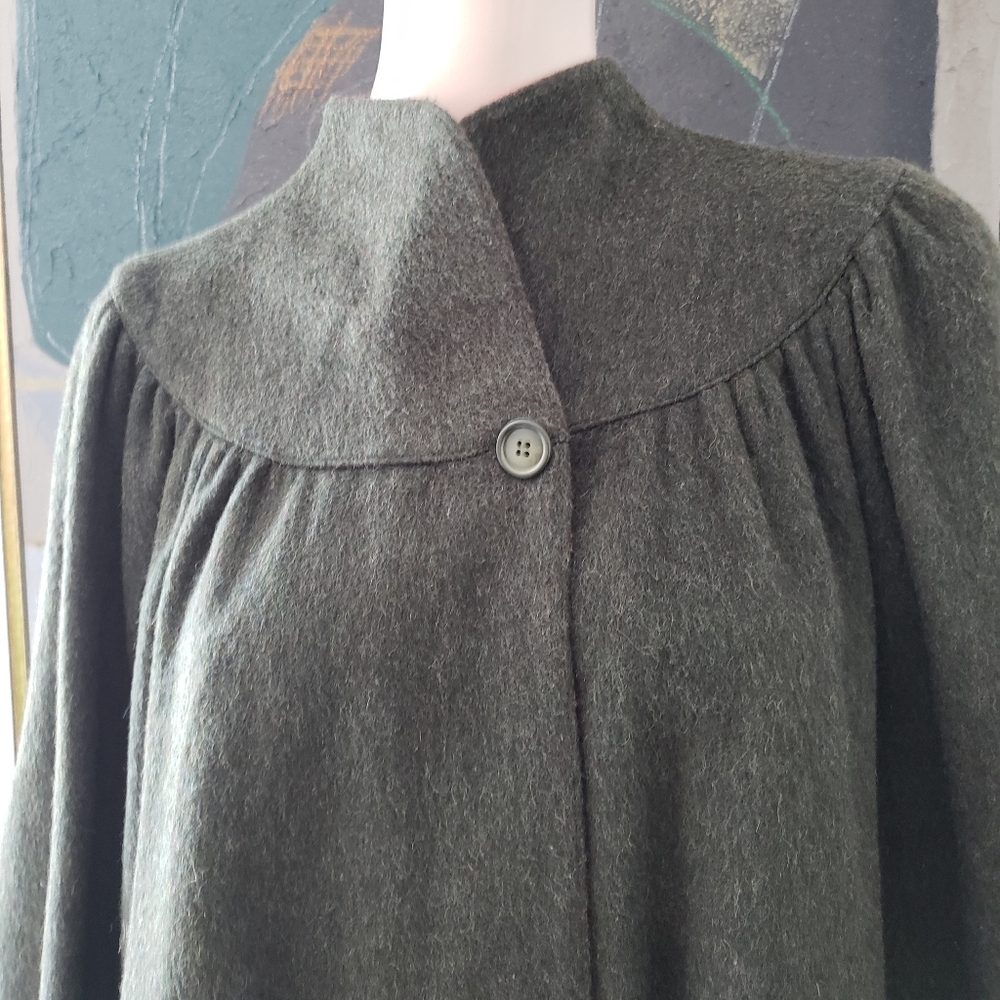 Vintage | Tailored Wool-blend Cape with High Collar - Picture 5 of 16